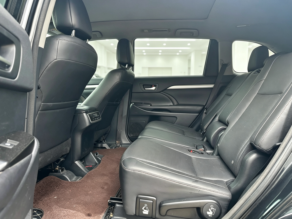 Toyota Highlander 2018 2.0T 4WD Luxury Edition 7-Seater China V