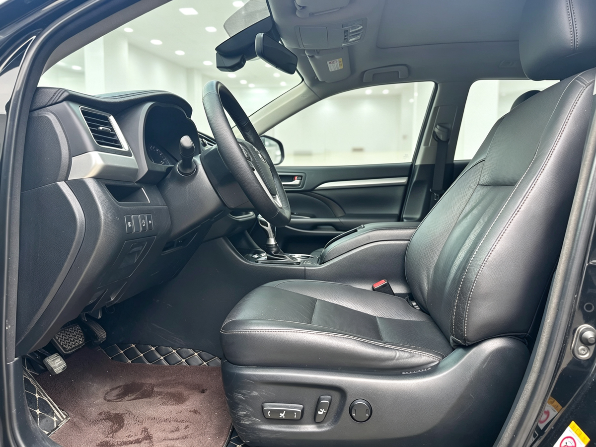 Toyota Highlander 2018 2.0T 4WD Luxury Edition 7-Seater China V